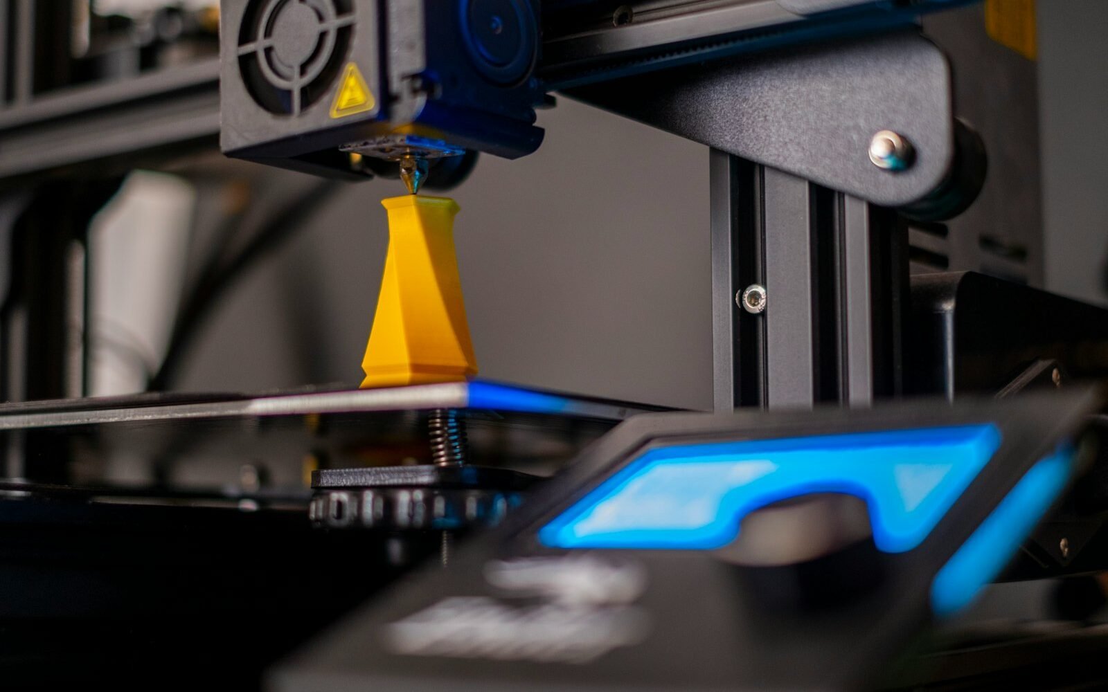Impresora 3D fabricando un objeto