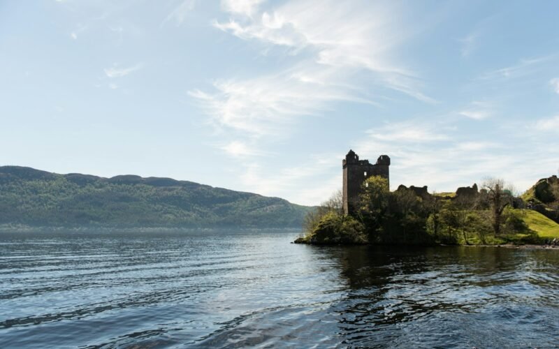 Castillo de Urquhart junto al lago Ness