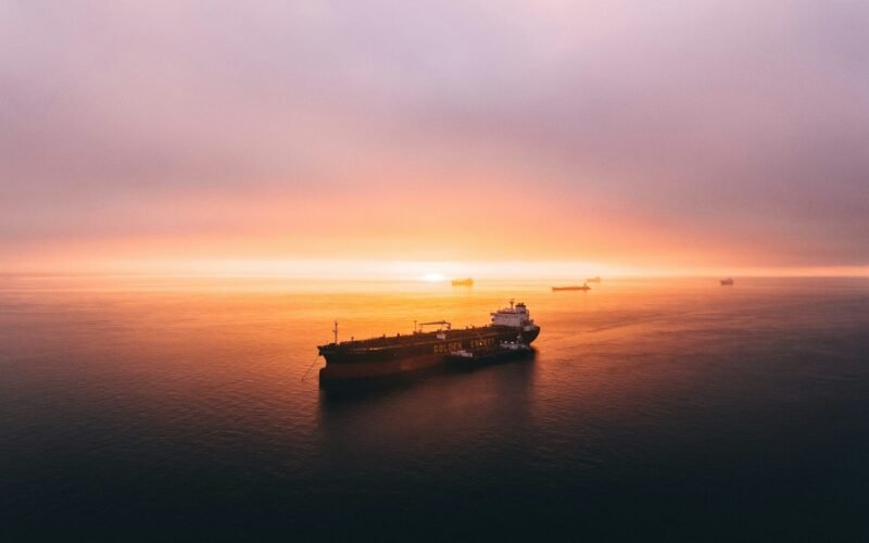Buque navegando en la bahía de San Francisco